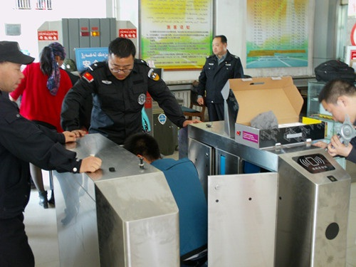 昭苏县客运中心完成“人证合一”查验系统安装调试工作